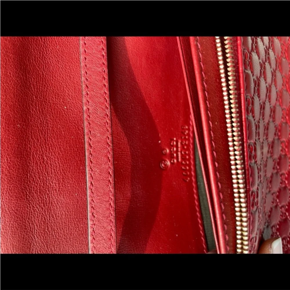 GUCCI Microguccissima Crossbody Wallet in Red - Picture 2 of 7